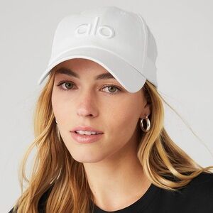 ALO YOGA off-duty Cap in white